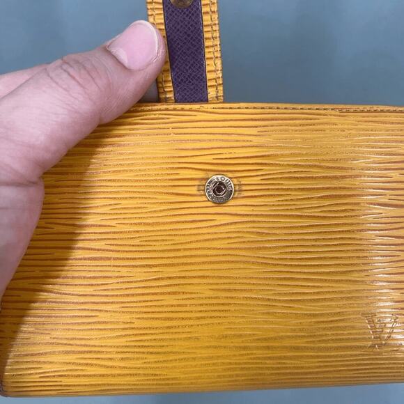 Louis Vuitton Womens Wallet Yellow Epi Kiss Lock Authentic Bold Maximalist Logo - Picture 3 of 11